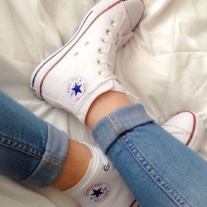 💦white high top converse